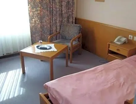Hotel De 3*