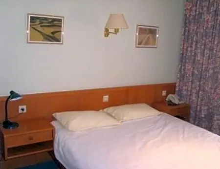 De 3* Foetz